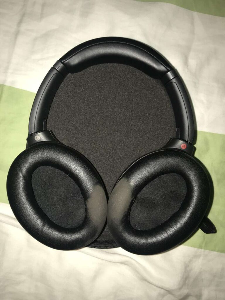 How To Clean Sweaty Headphones