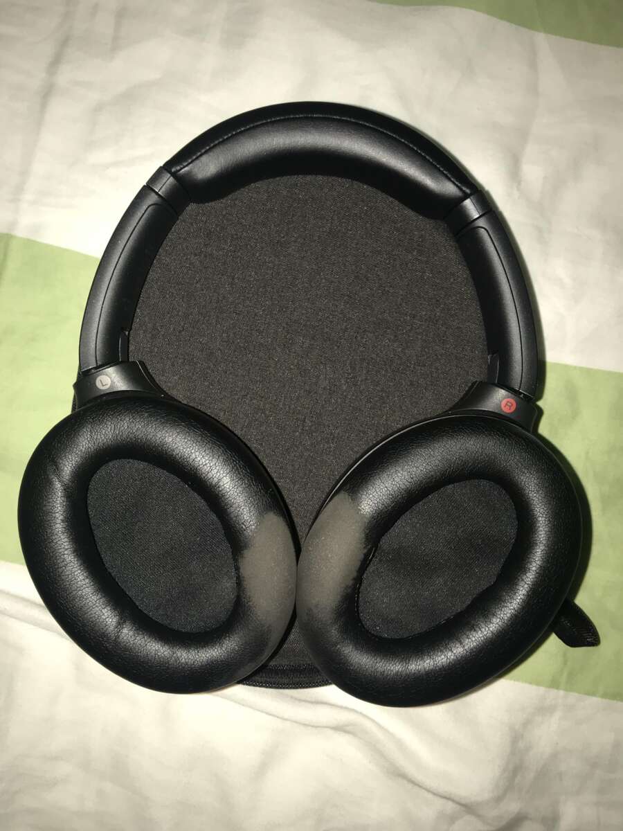 How To Clean Sweaty Headphones