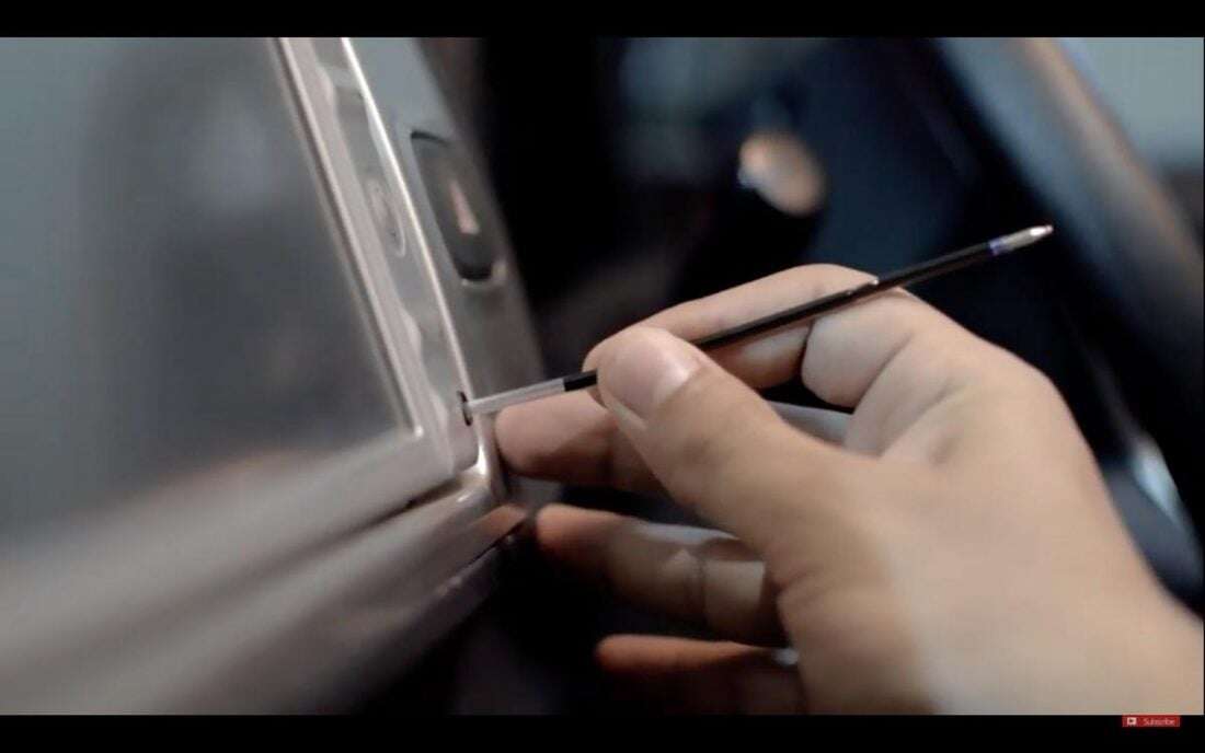 How To Remove A Broken Headphone Plug From Audio Jack
