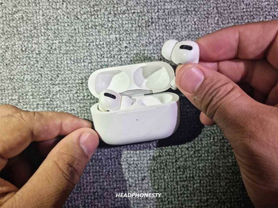 How To Charge Wireless Earbuds