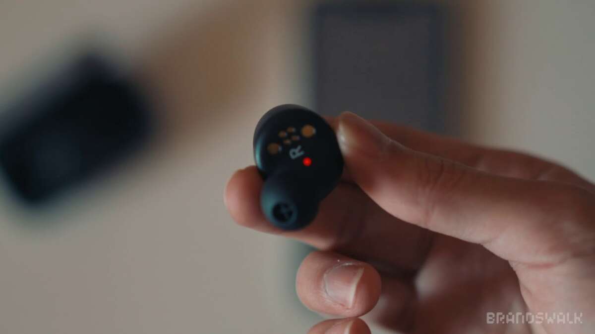 How To Turn On Wireless Earbuds