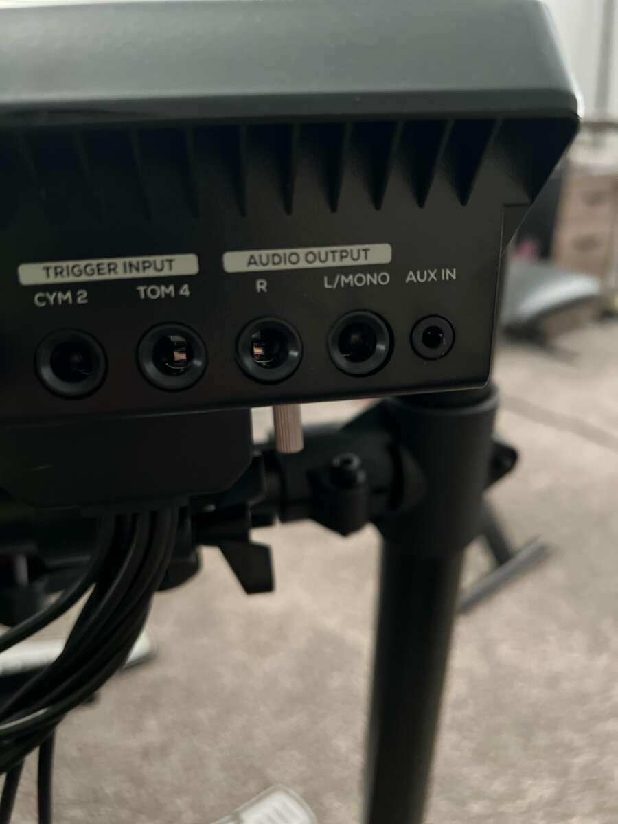 How To Connect Headphones To Alesis Nitro Max